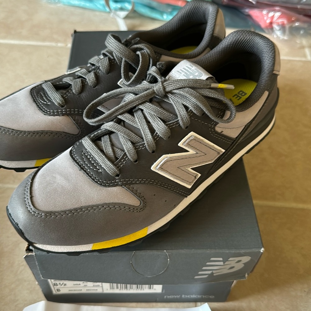 Figs New Balance Women’s 996 8.5